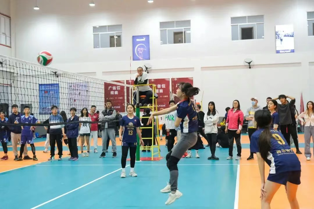 参加DBBAND乐队 / 带领校队参加国际学校排球决赛