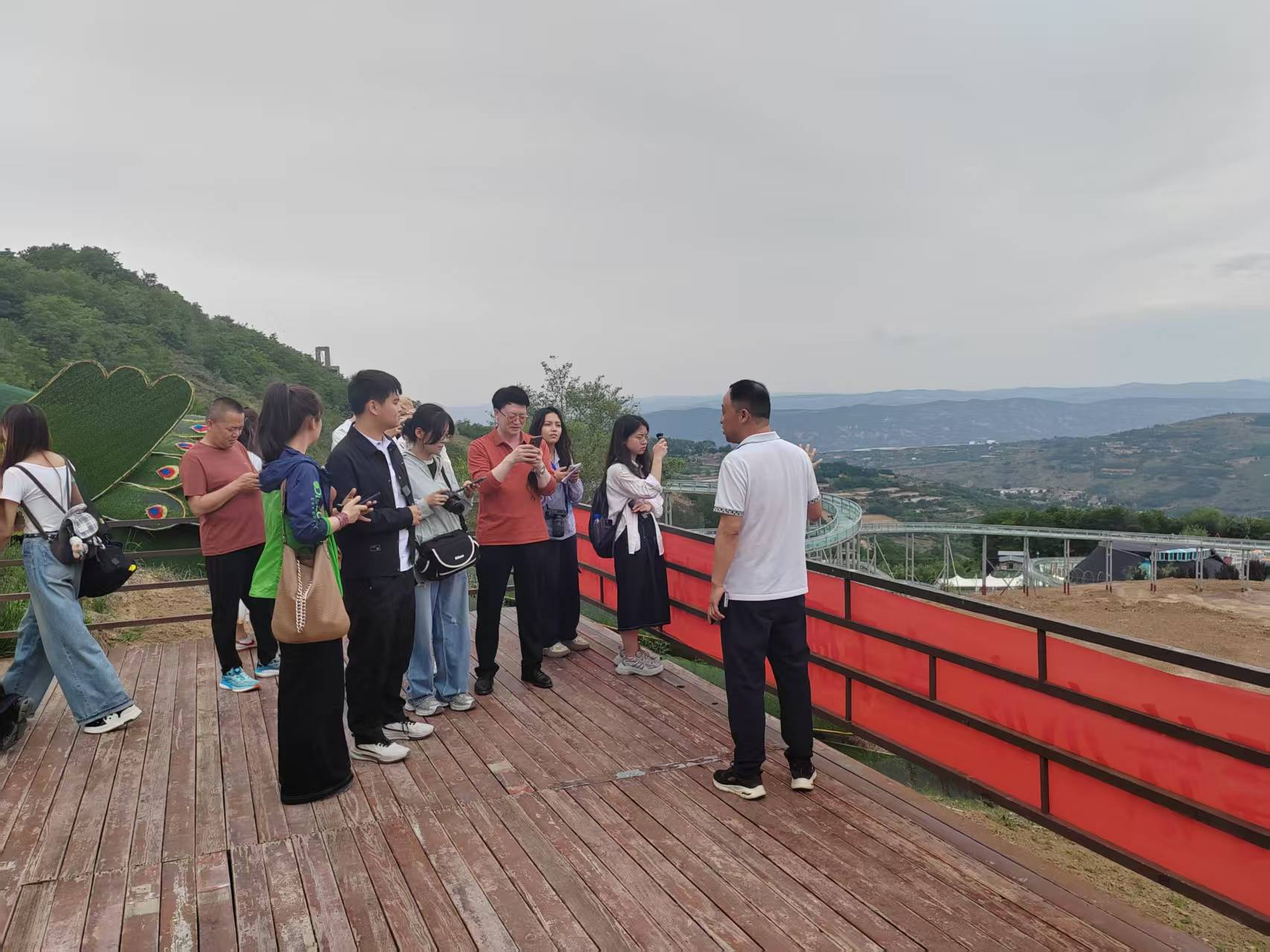 “青春华章&middot;重走西北角”采访团走进花舞南山 探寻天水乡村振兴之路_fororder_图片2