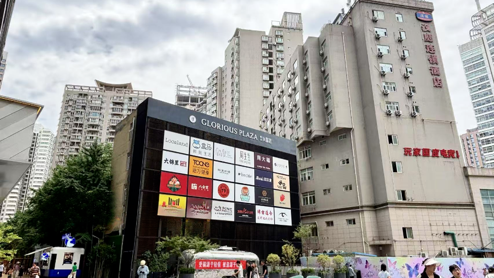 开发商闹市区盖数栋违建，且涉嫌私售绿地获利逾千万元？