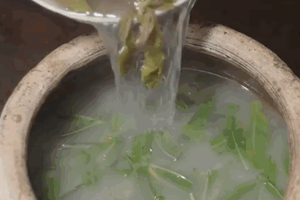 浆水　图源：纪录片《风味原产地&middot;甘肃》