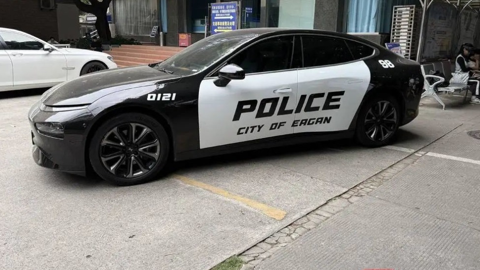 成都私家车喷涂“police”字样后续：罚款200元，责令恢复车辆原貌