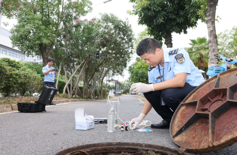 “数据溯源+空中巡检+专家服务”模式实现生态环境监管从“推门检查”到“无痕监管”。潘萍/摄