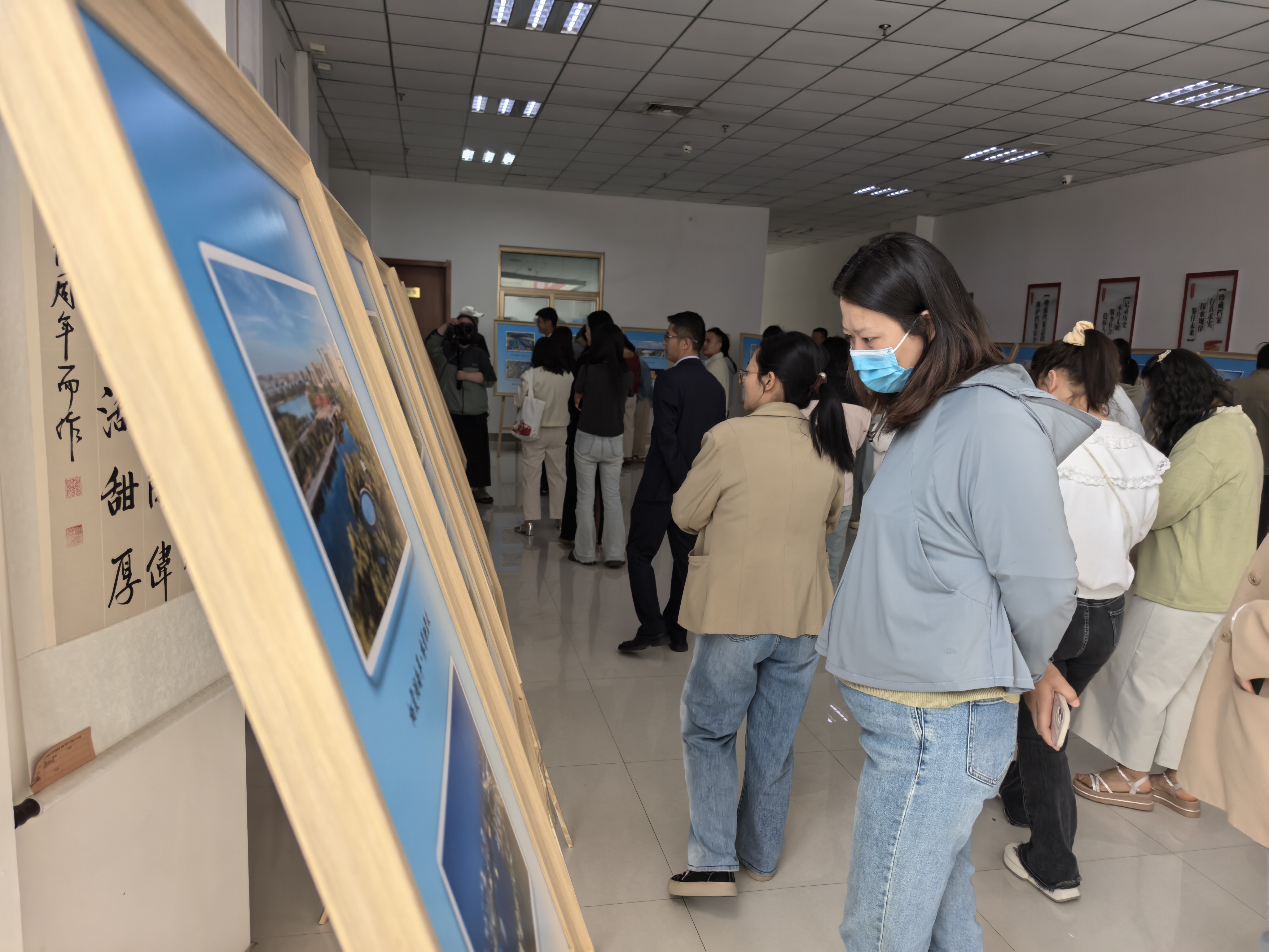 观看宣传展板
