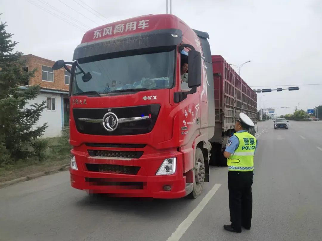 甘肃曝光一批百吨王 “祸”车超载近3倍