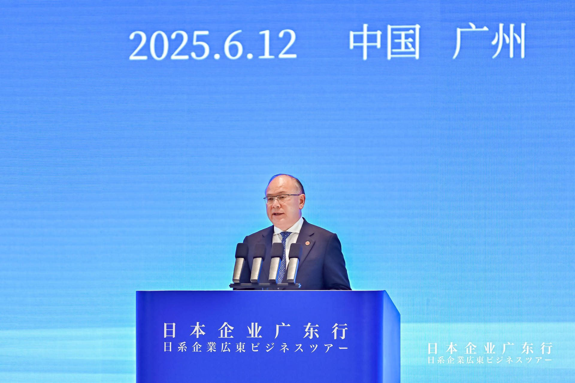 图：中信集团党委书记、董事长奚国华