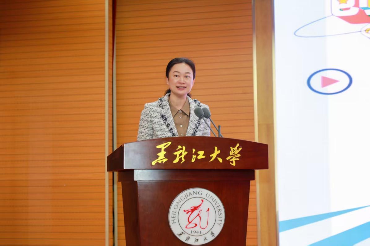 黑龙江省文化和旅游厅党组成员、副厅长钟华致辞