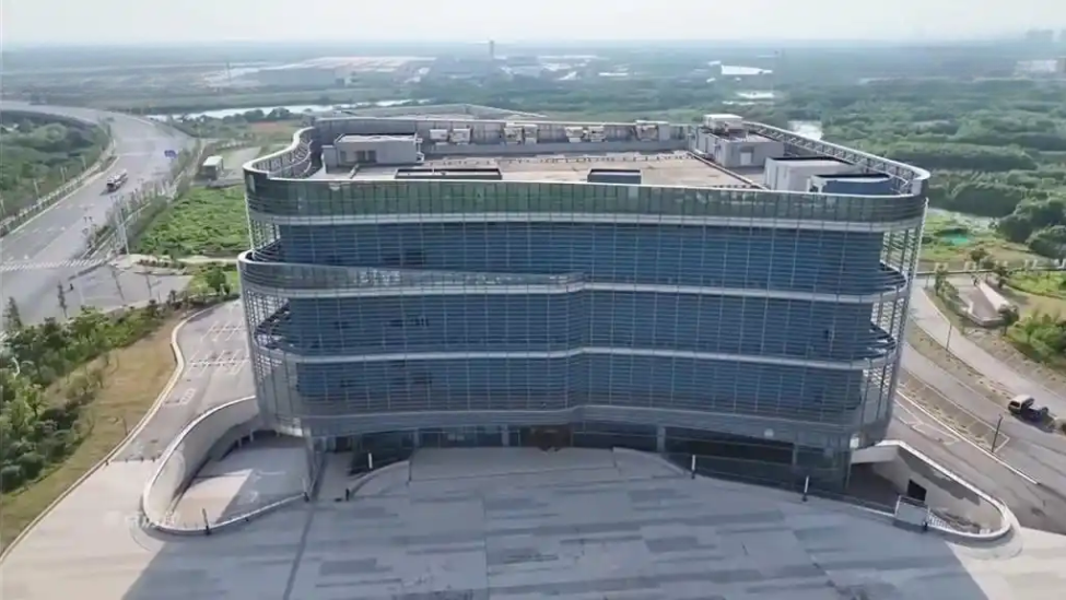 汽车博物馆闲置两年，重点工程岂能成“烂尾摆设”？