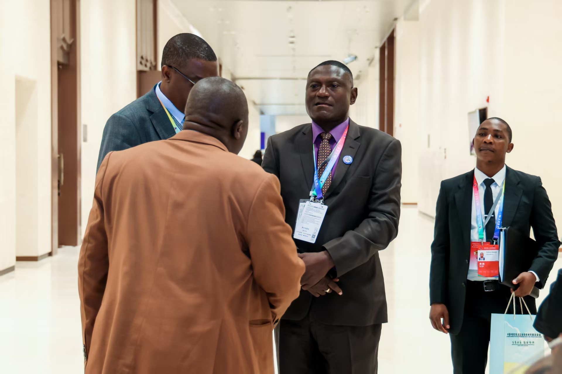 湘蒙联动拓非洲：“内蒙古乳业企业进非洲对接洽谈会”亮相中非经贸博览会，开启非洲市场拓展新征程