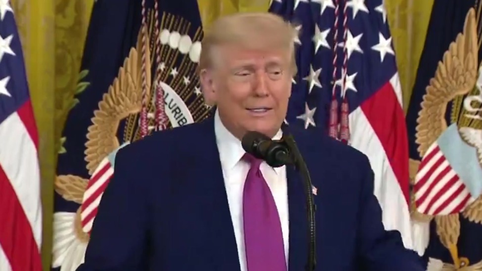 特朗普：不觉得自己像国王