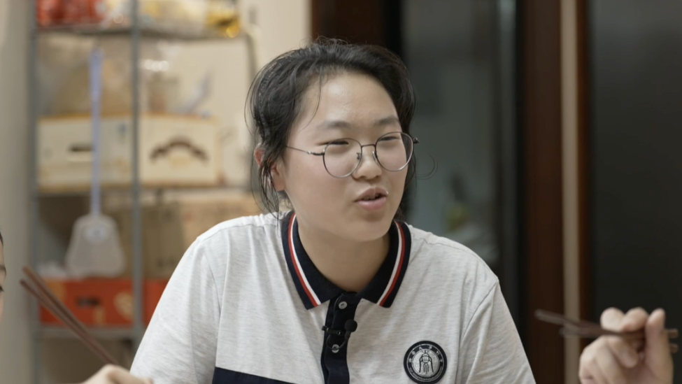 刘晓艳女儿：班级一半以上同学认识我妈妈，追着我带签名