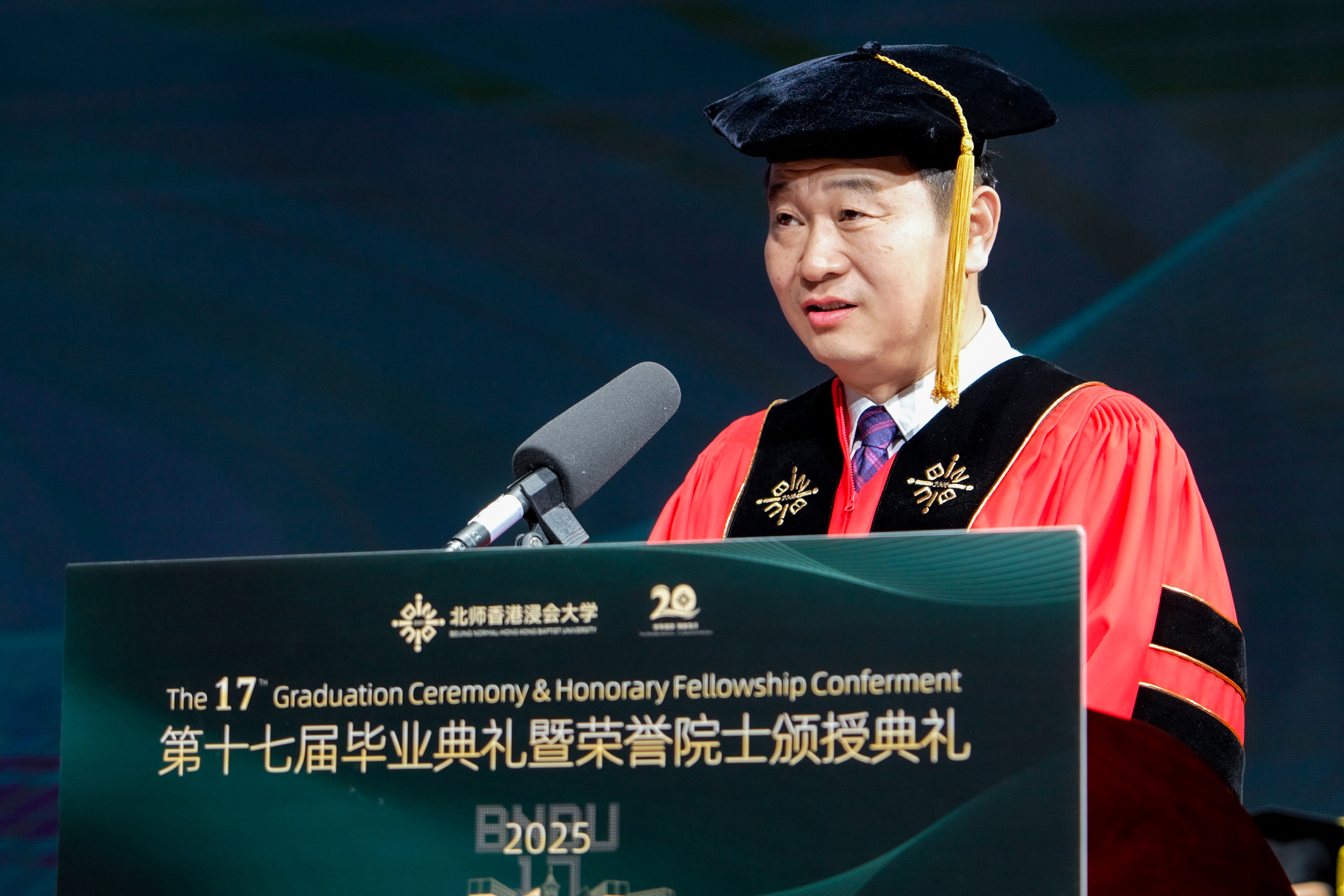 北师香港浸会大学（BNBU）校长陈致教授寄语毕业生（摄影：李伯涵）