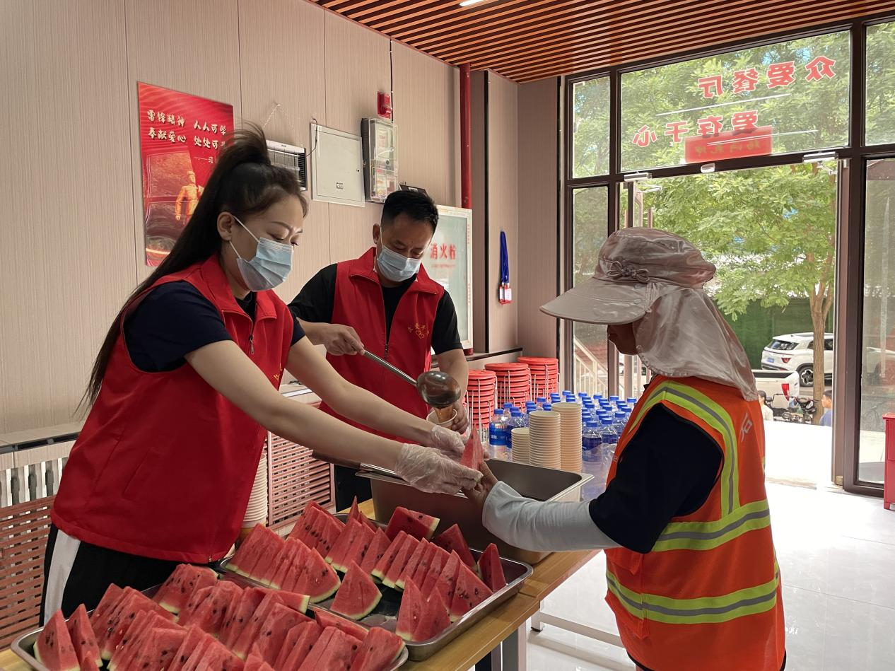 石家庄市桥西区：做好防暑降温工作 撑起环卫“清凉伞”