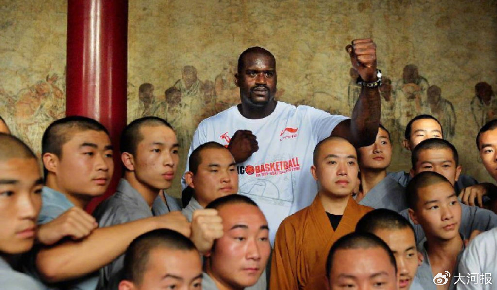 2009年奥尼尔造访少林寺（图片来源：新华社）