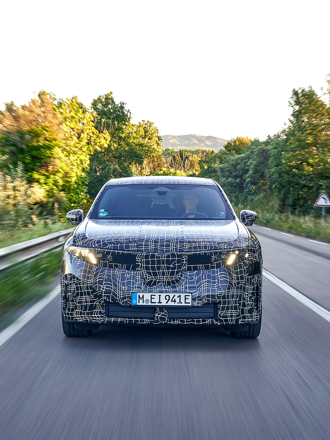 宝马新世代车型iX3完成首次路试,9月慕尼黑车展发布