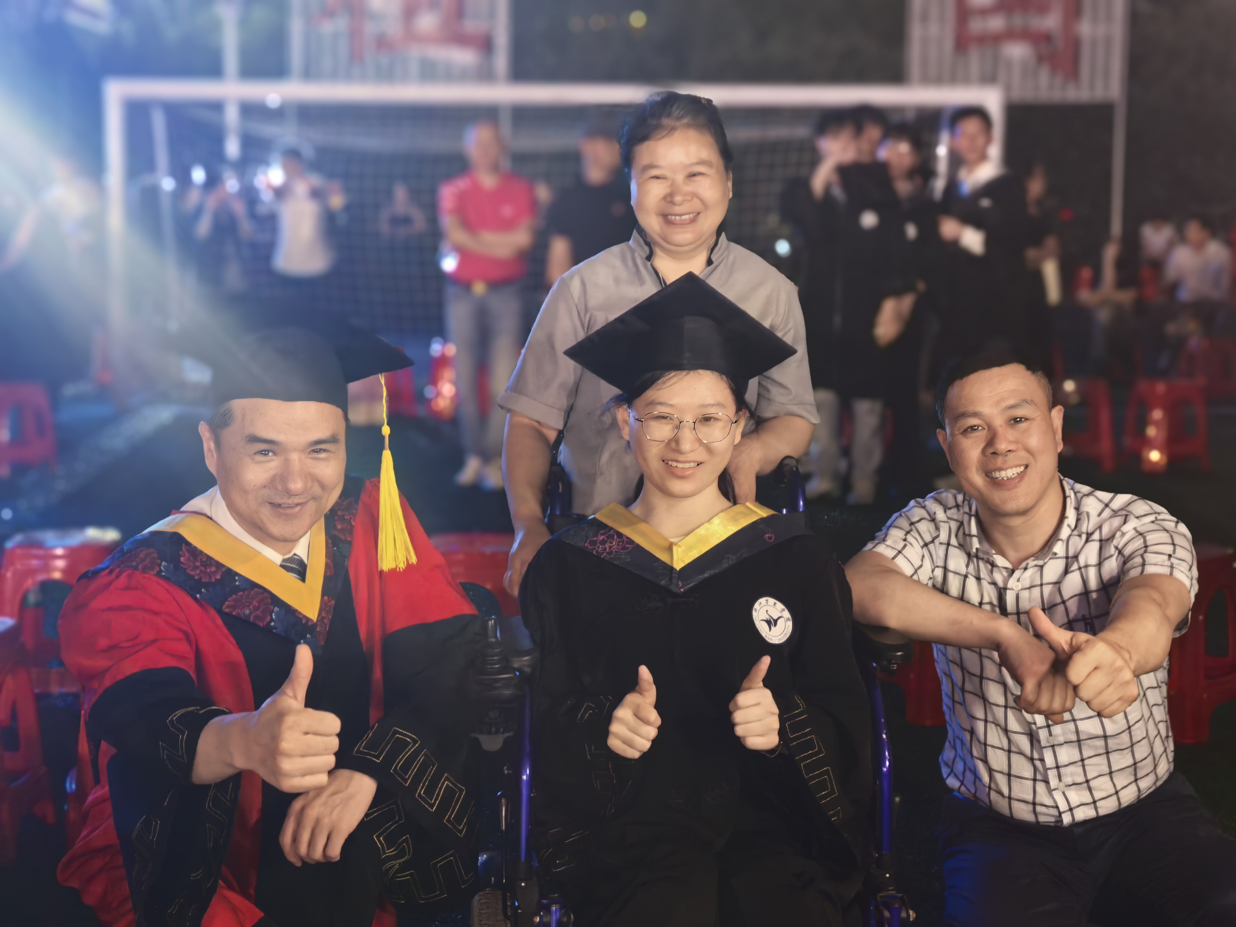 宁波这所高校的毕业典礼燃爆夏夜