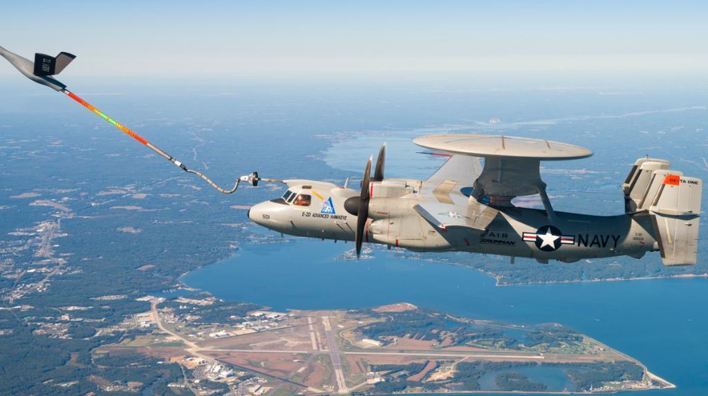 美国空军KC-135的硬管探杆可以通过加装“转接头”的方式为海军飞机加油,但此时也失去了对其他空军飞机的加油能力