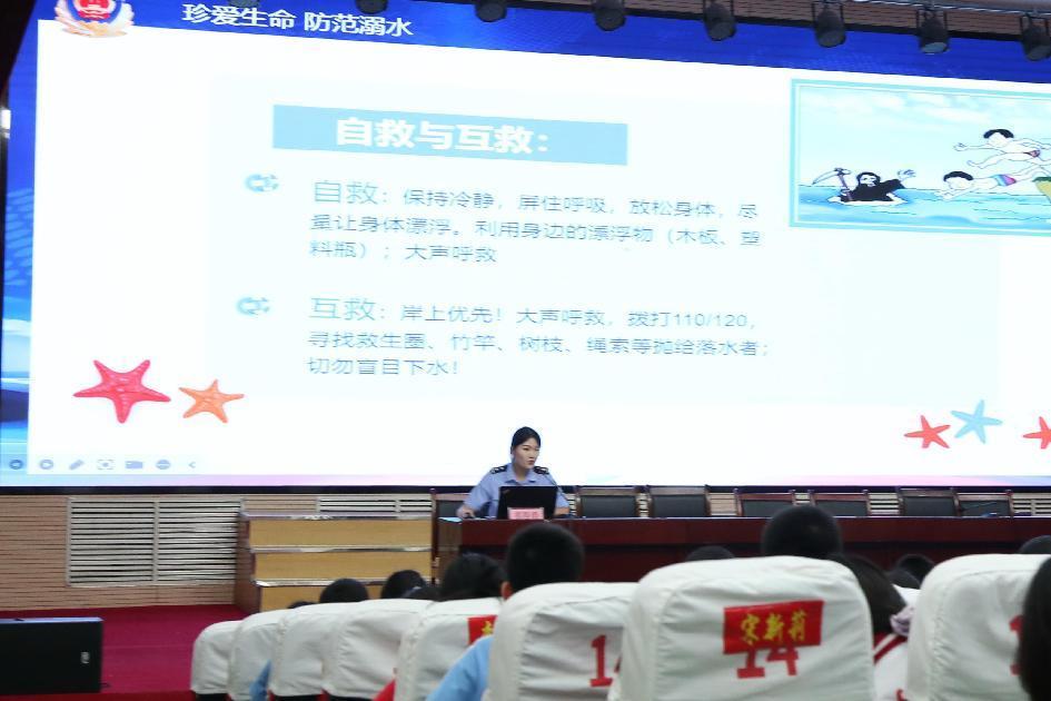 济宁市南辛庄派出所联合第三中学打造警校共建专题法治安全课堂