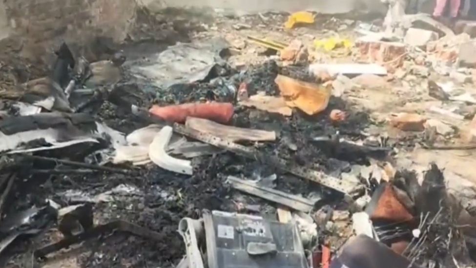 印度一架载有242名乘客客机坠毁，现场惨烈画面曝光