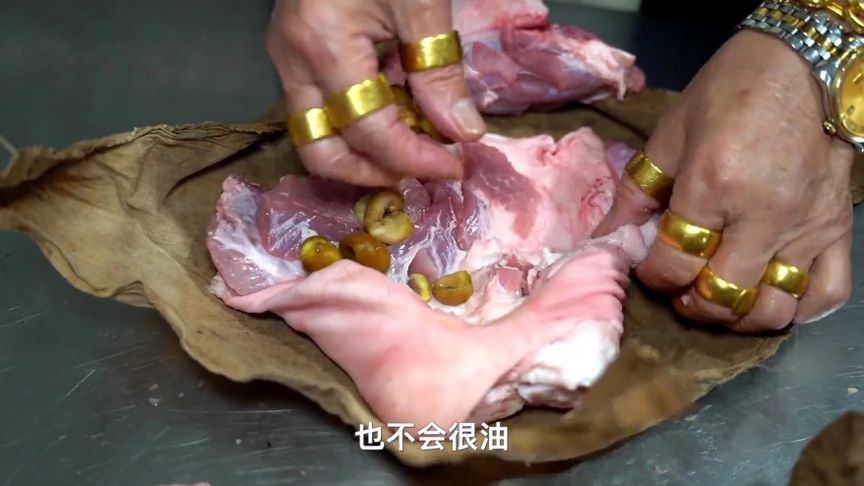 大叔在厦门做了四十年金蹄，每天能卖200个，从不卖隔夜的！