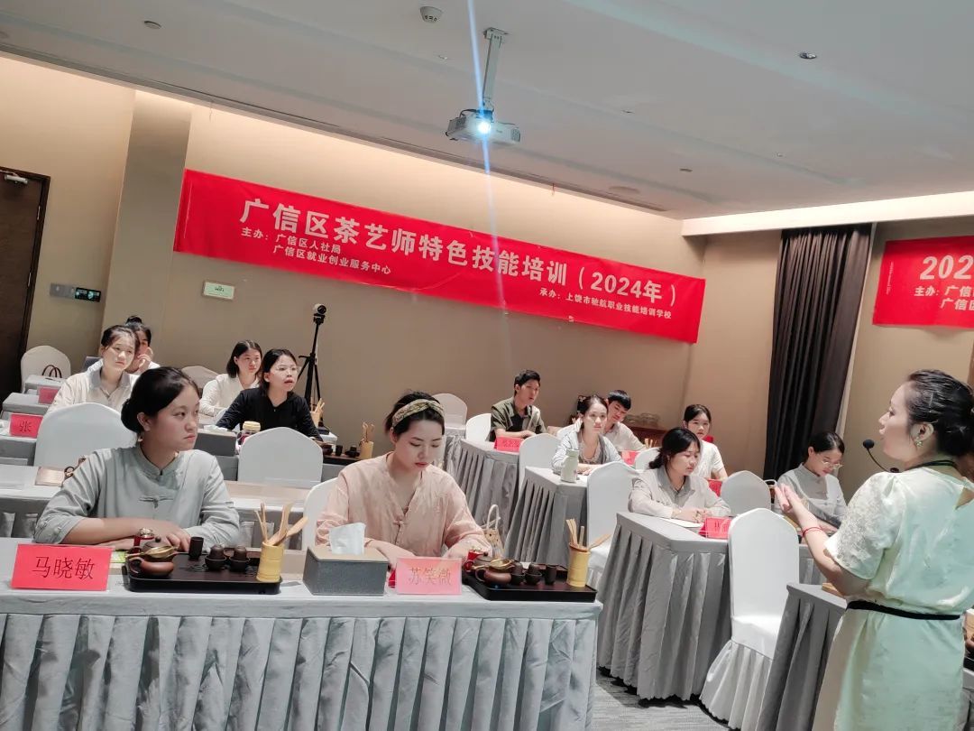 ▲广信区就业之家组织技能培训