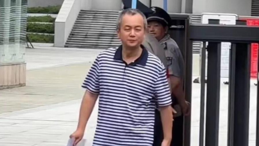 合肥一60后大叔参加高考，被母亲叮嘱要照顾好孙子