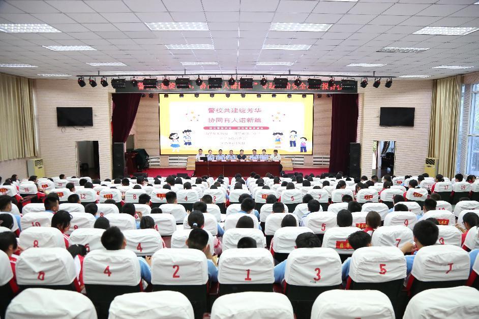 济宁市南辛庄派出所联合第三中学打造警校共建专题法治安全课堂