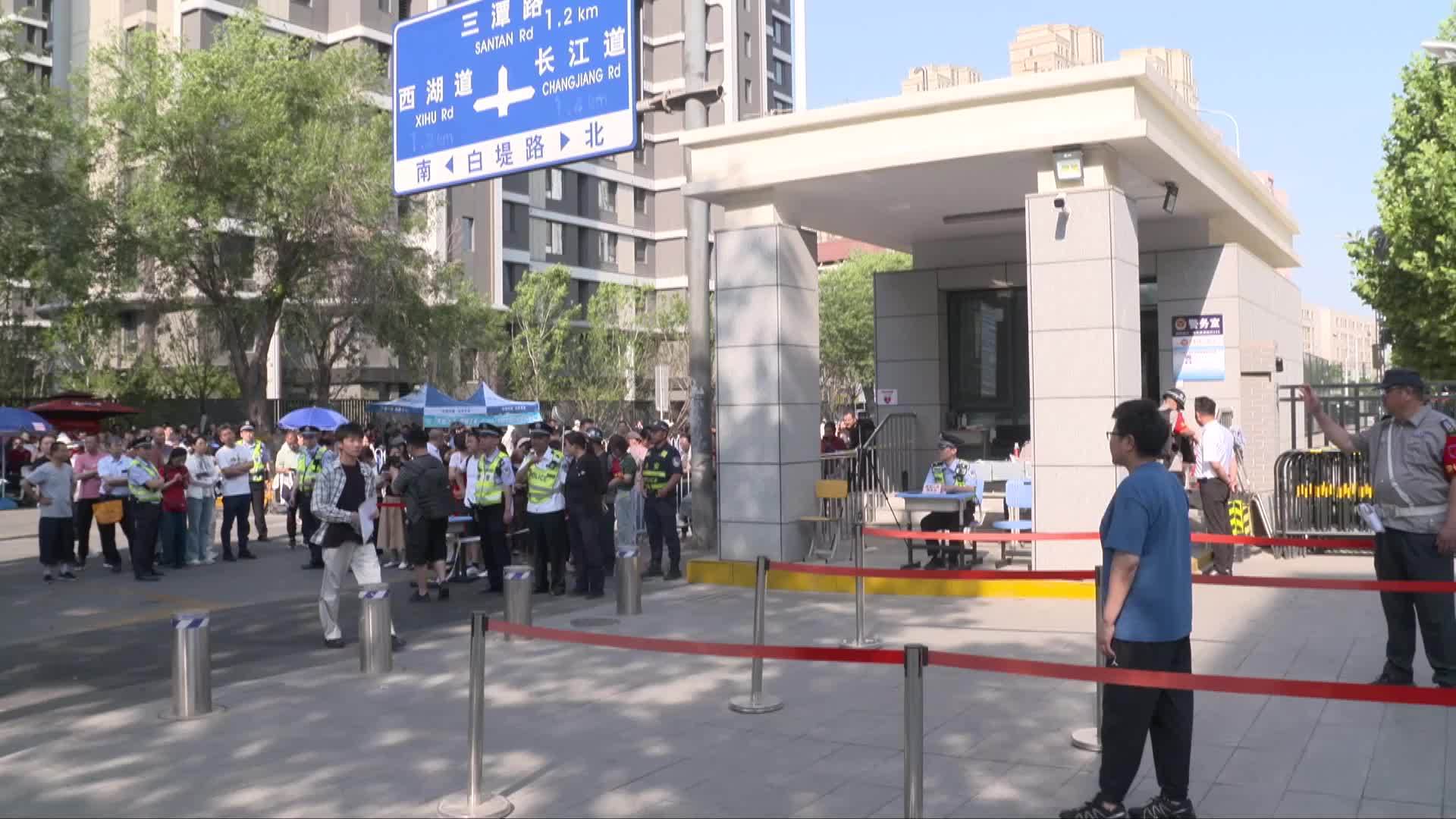 暖心服务护航“赶考路”