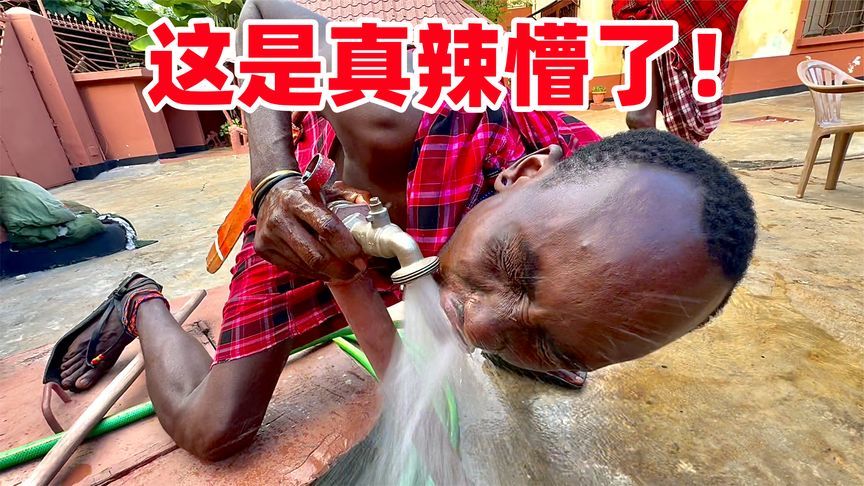 再也不敢了！狂炫六包3倍辣火鸡面，保镖当场辣懵，谁看了不上头