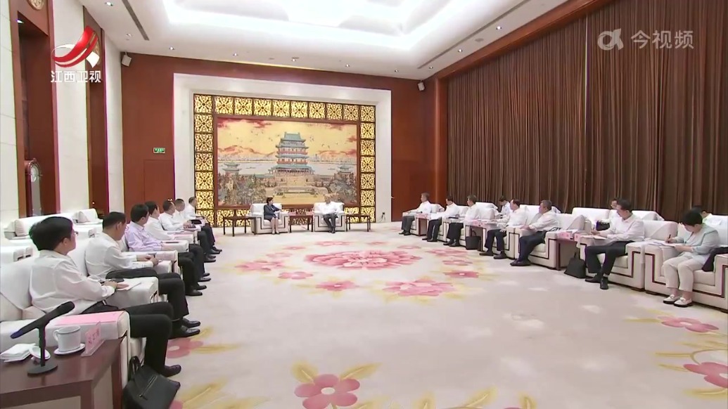 尹弘会见中国人保集团董事长丁向群