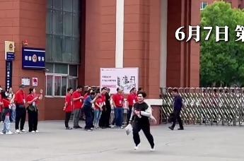 “追风少年”！宿州一高考生连续4场考试第一个冲出考场