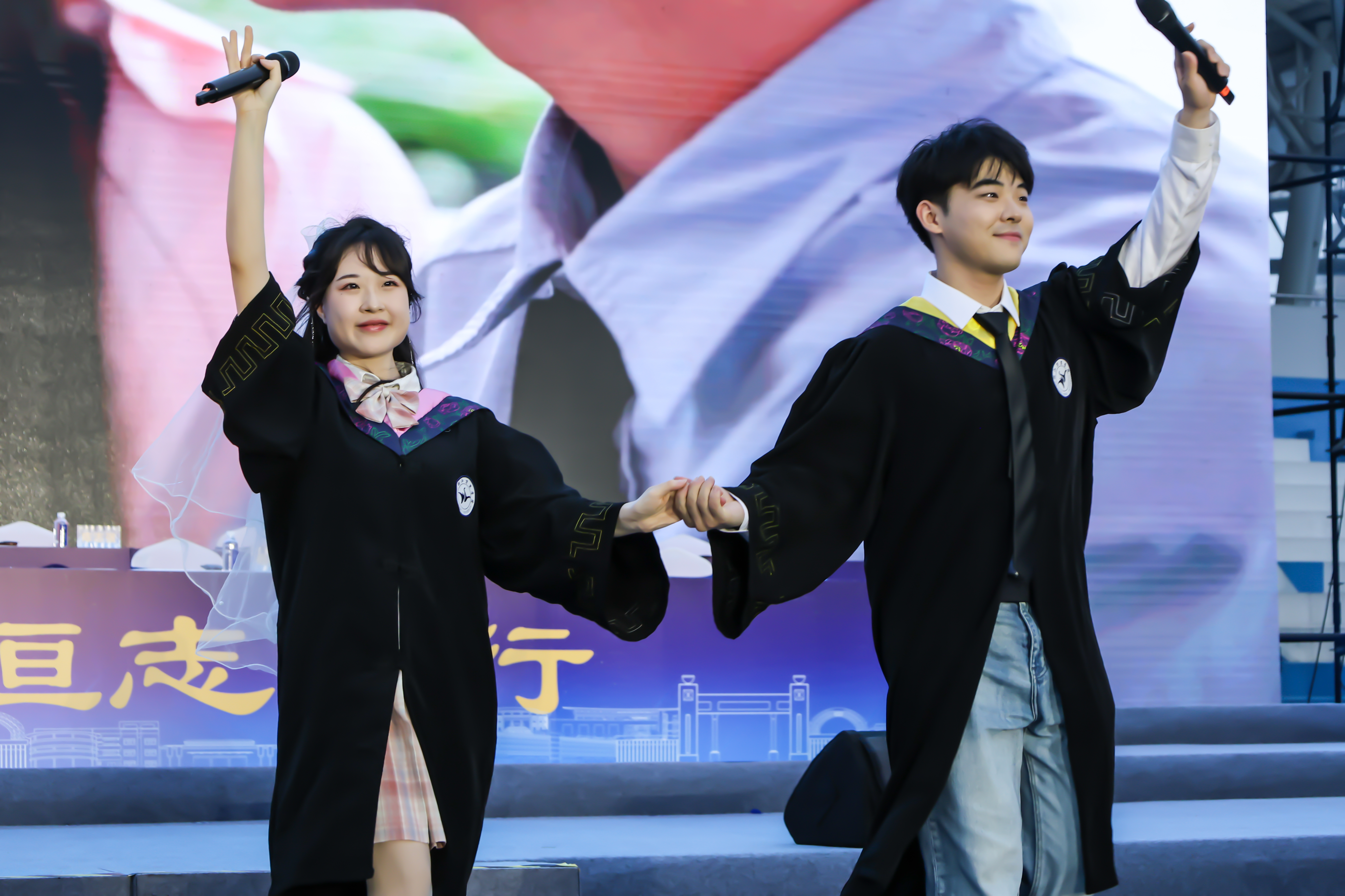 宁波这所高校的毕业典礼燃爆夏夜