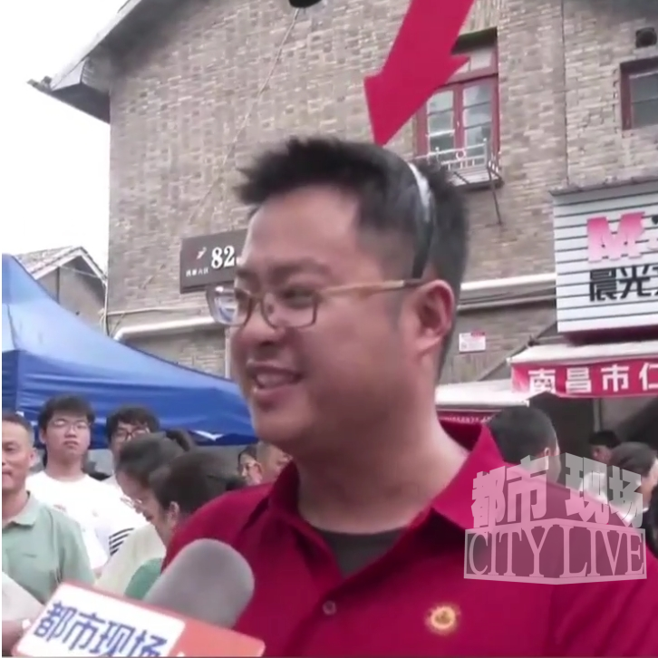 南昌“紅箭頭”老師火了：頭戴紅色箭頭發箍 硬核高考應援