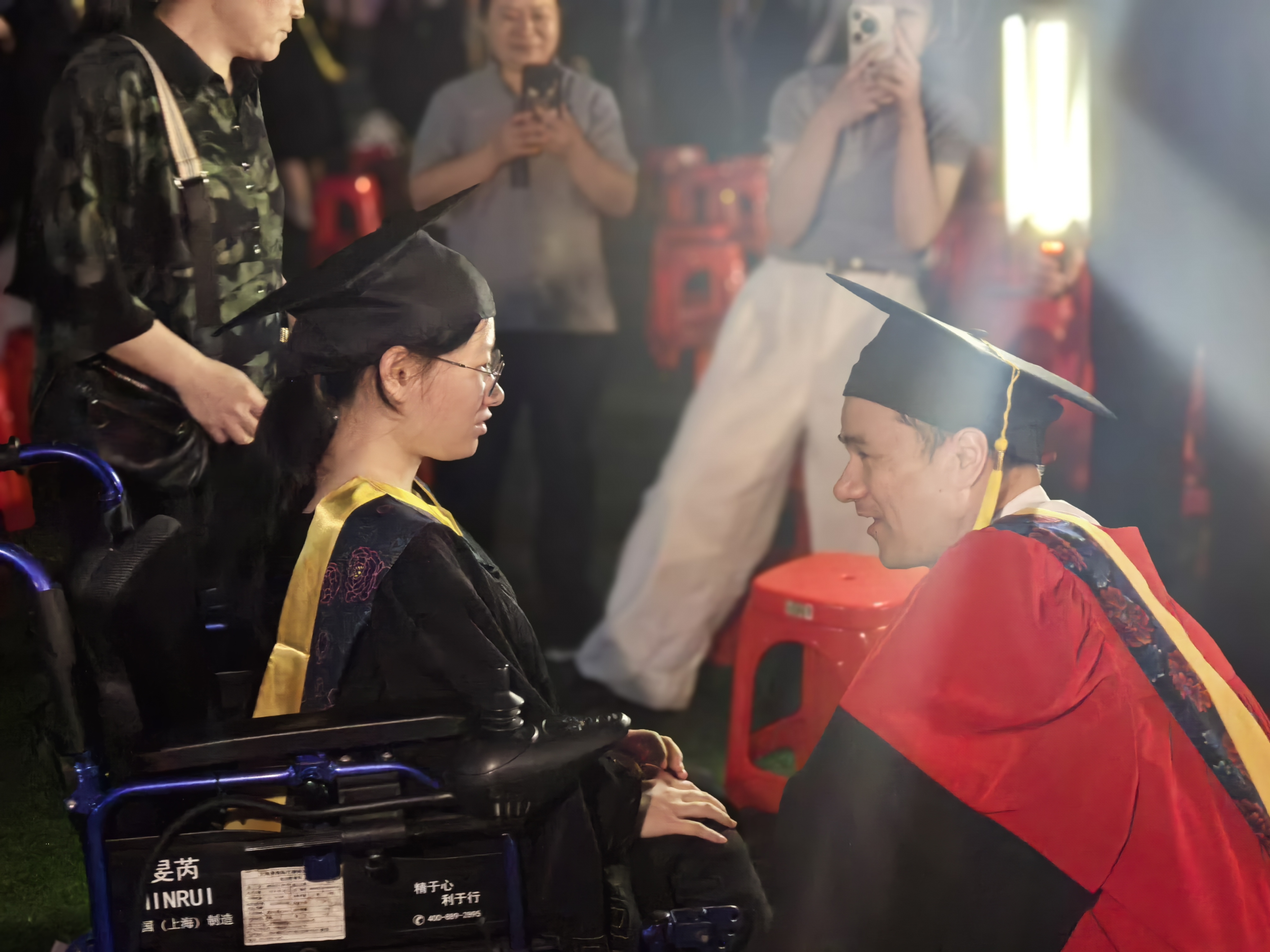 宁波这所高校的毕业典礼燃爆夏夜