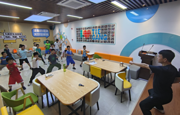 西乡铁岗社区儿童青少年身体素质提升小组