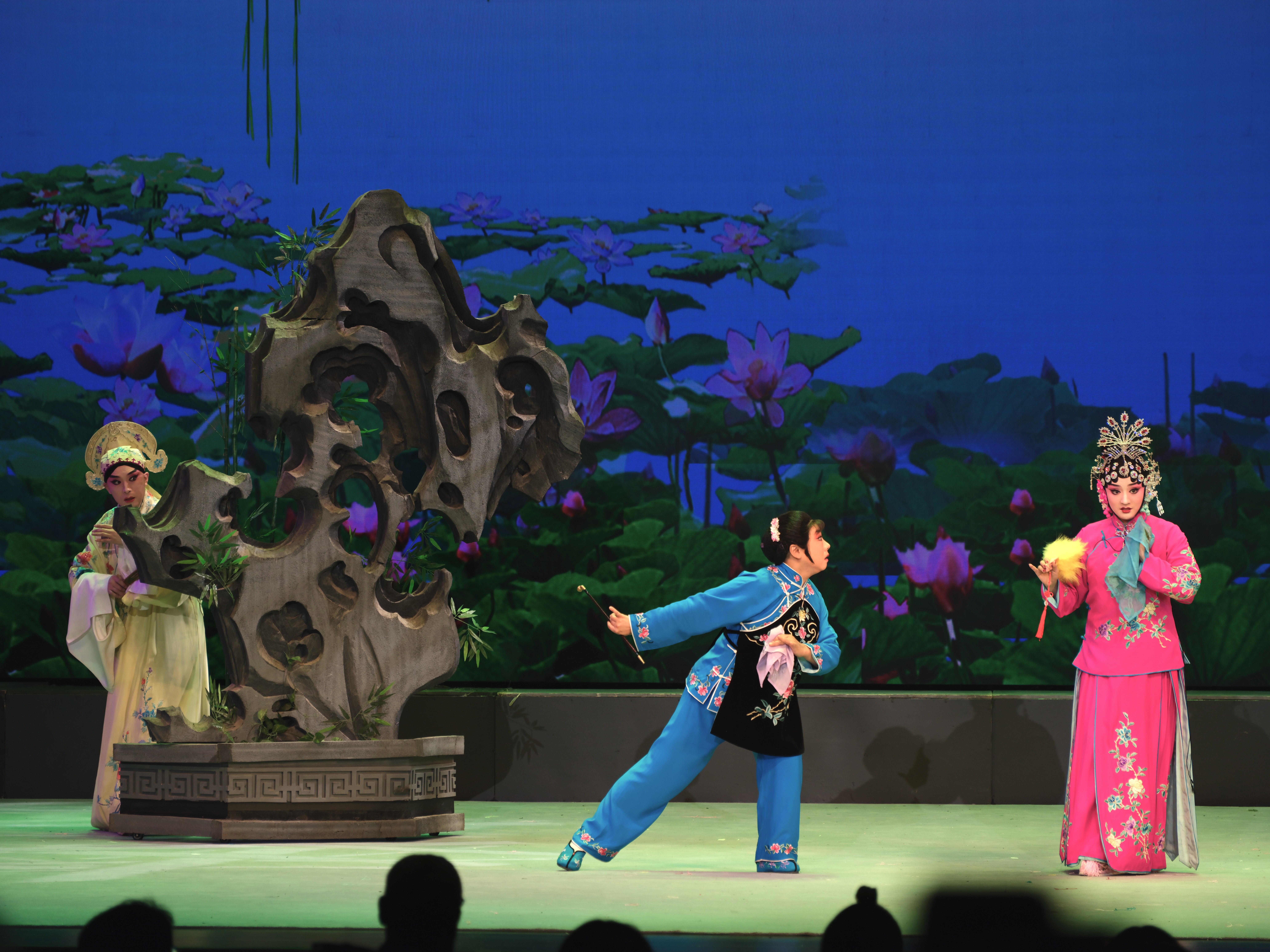 《花为媒·花园》演出剧照
