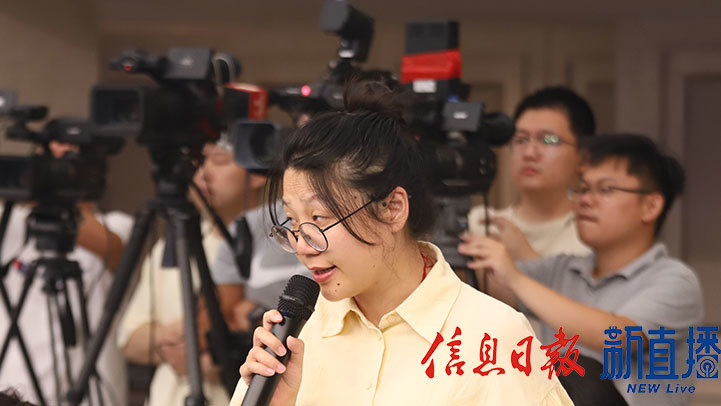 江南都市報提問（文穎 攝）