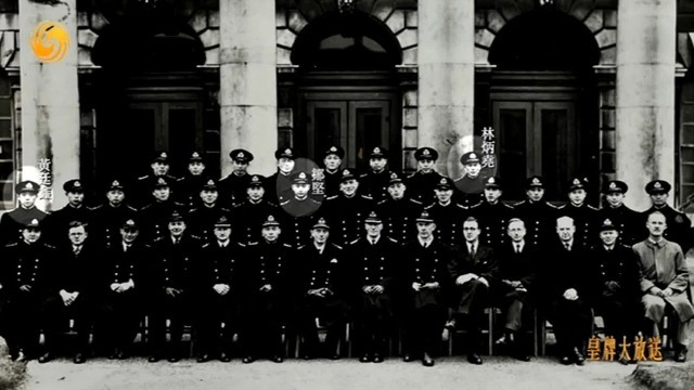 赴英的24位中国海军军官中，20位学航海、潜艇及枪炮，4位学造船和轮机