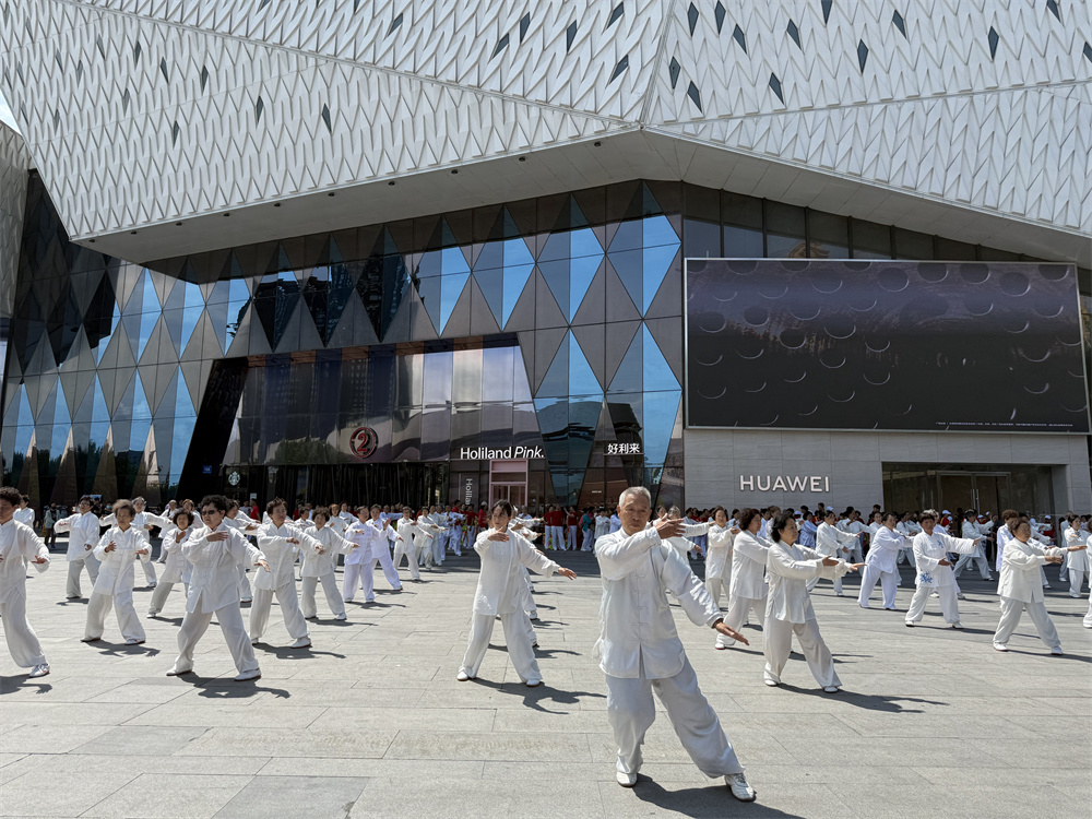 哈尔滨市举办全民健身志愿服务活动  纪念“发展体育运动 增强人民体质”题词73周年