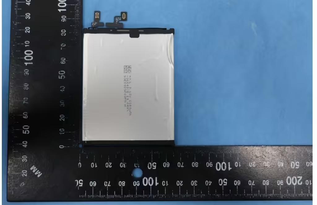 vivo X200 FE手机证件照曝光:6500mAh电池、90W充电