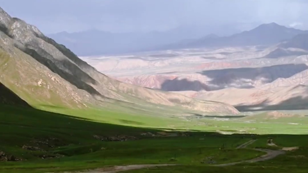 这条路，在甘肃，很中国