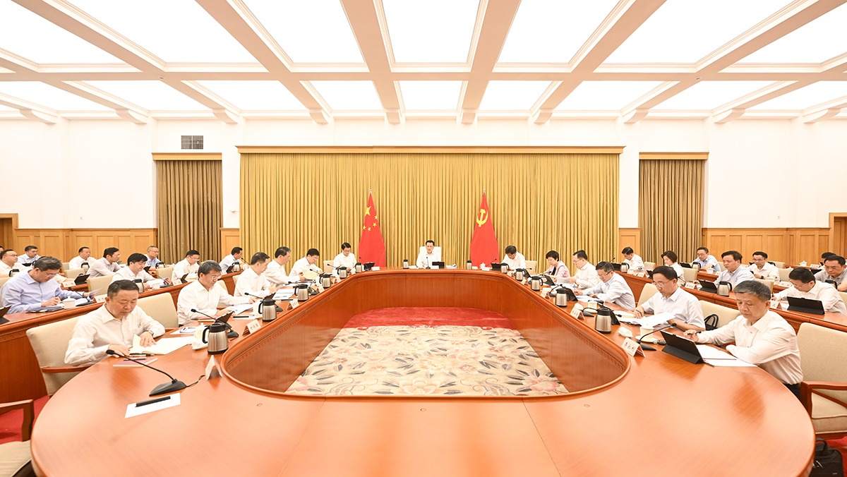 ▲6月12日下午，六届市委全面深化改革委员会召开第十四次会议。记者 苏思 摄