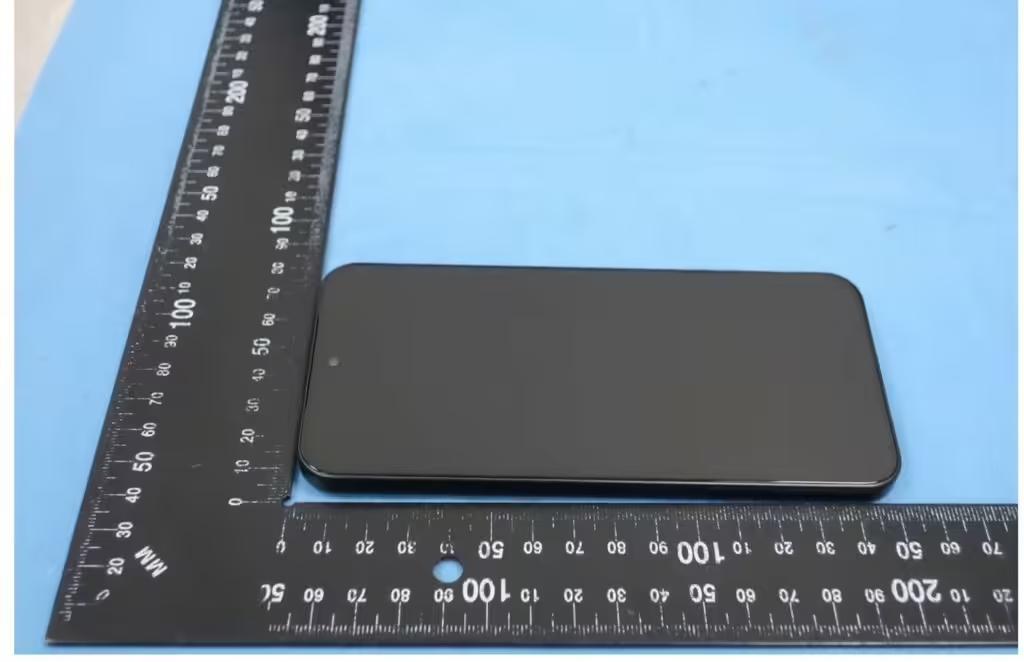 vivo X200 FE手机证件照曝光:6500mAh电池、90W充电