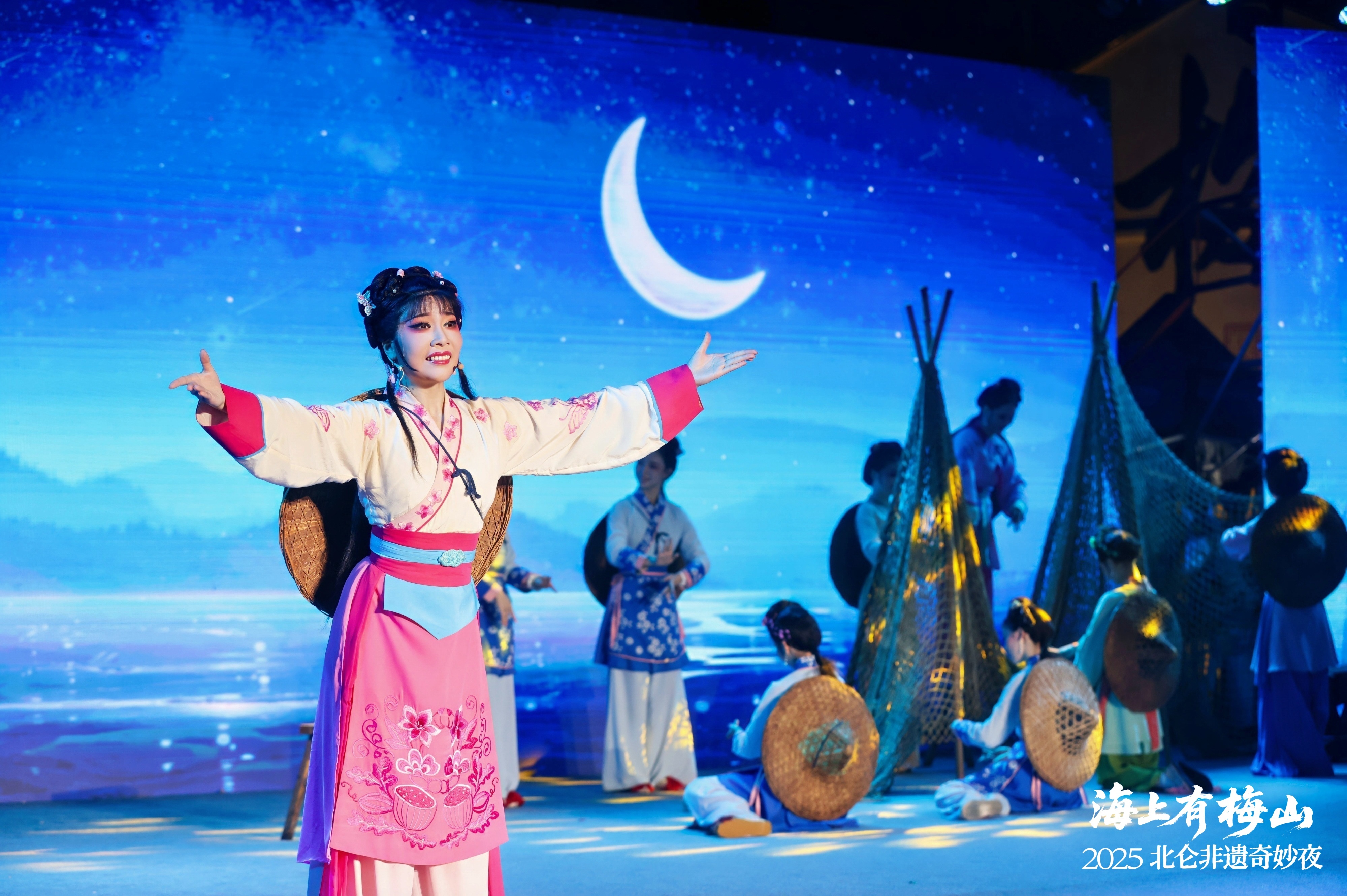 传统与青春碰撞焕新非遗魅力 宁波首部非遗音越剧《海上有梅山》亮相
