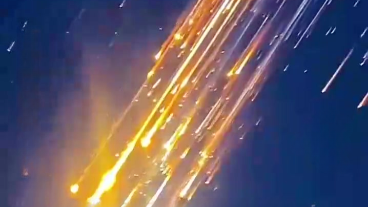 马斯克的“星链”卫星，突然大批坠落焚毁！有583颗已坠落地球