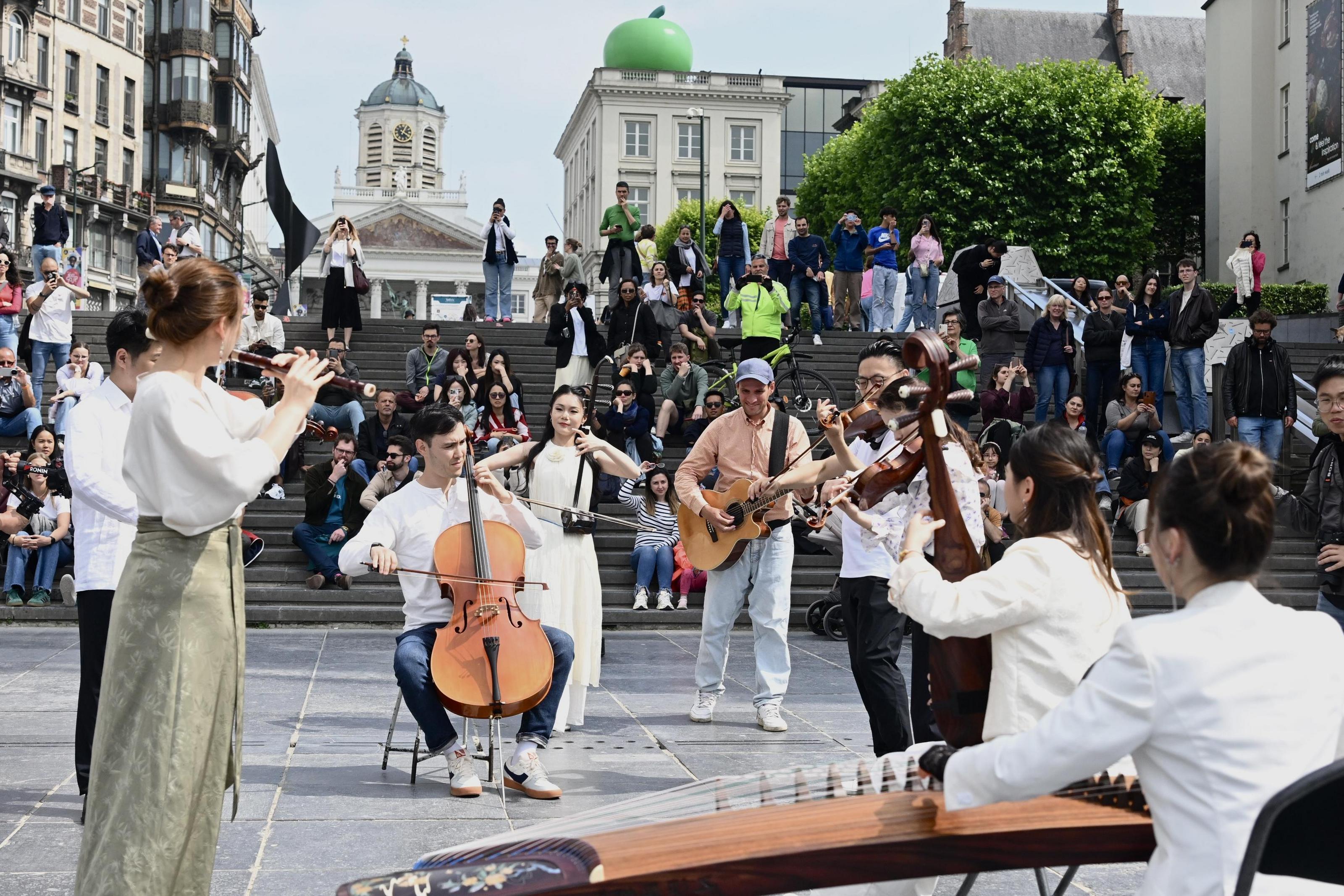 文化快闪活动在比利时进行 新华日报&middot;交汇点记者 余萍 摄