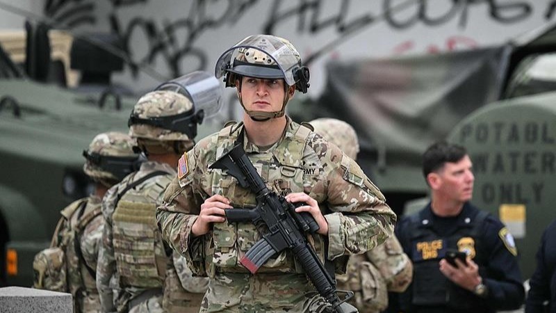 700名美国海军陆战队士兵已抵达洛杉矶