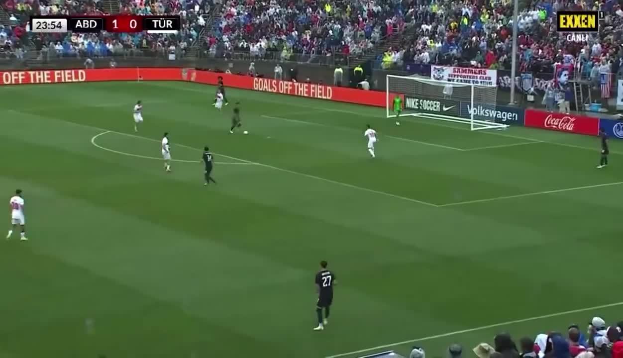 想起一位故人，居莱尔攻入神奇进球，将对方横传直接挡进球门