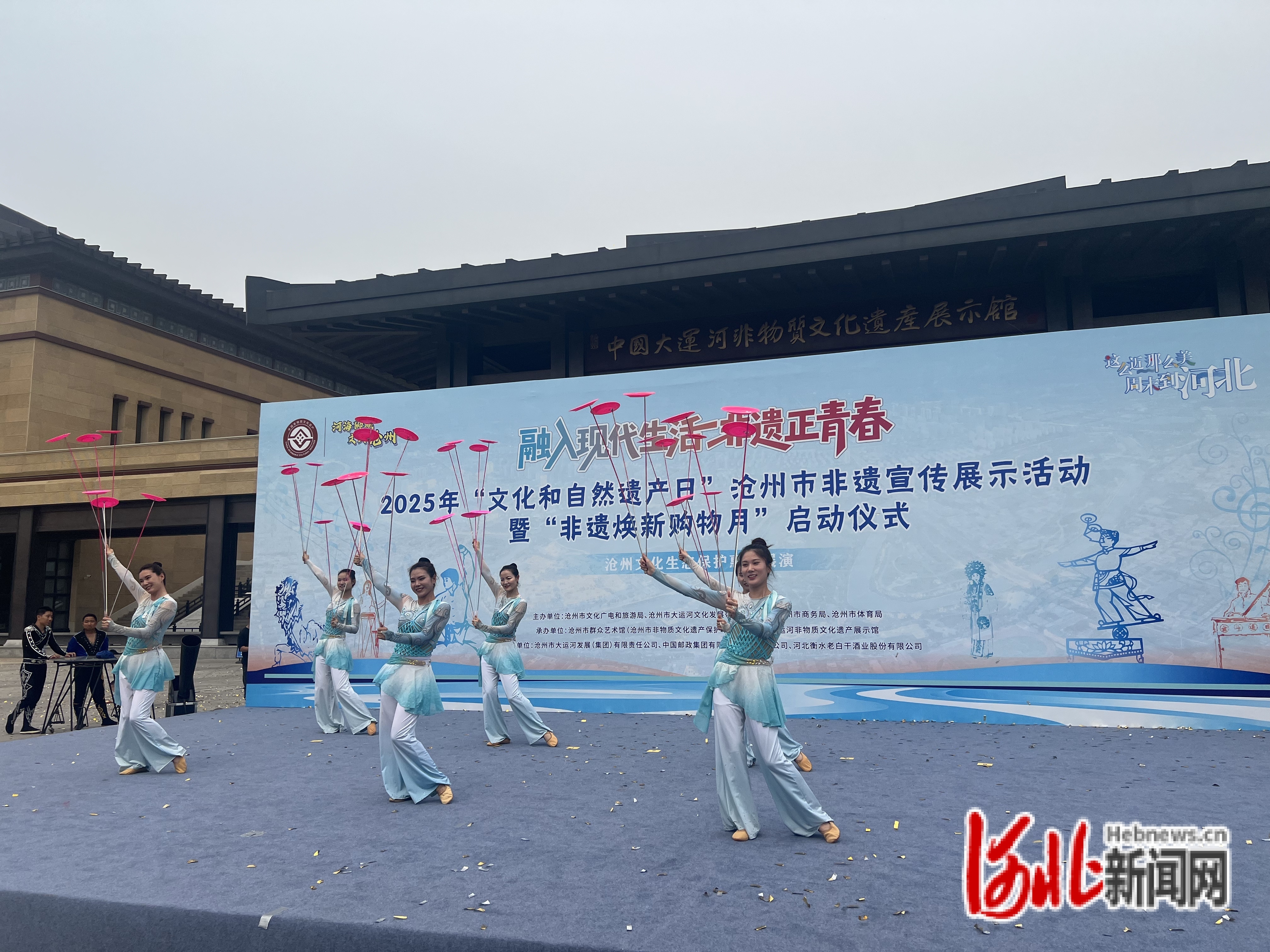 6月14日，2025年“文化和自然遗产日”沧州市非遗宣传展示活动现场。河北日报记者王雅楠摄