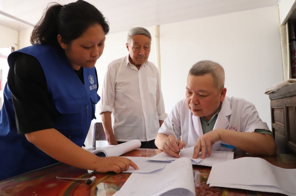 九江湖口：“暖心服务队”上门解失能群体鉴定难题