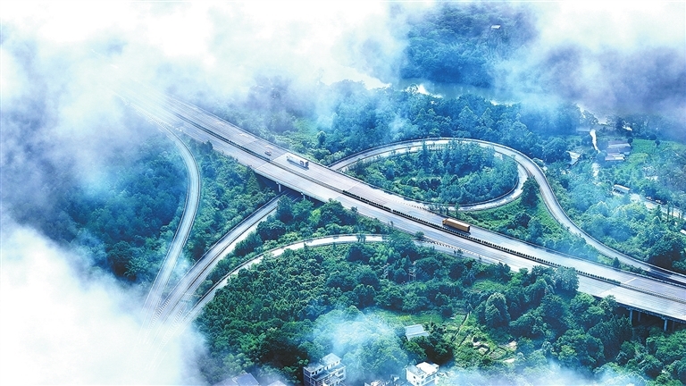 全南县：高速公路雾景美如画（图）
